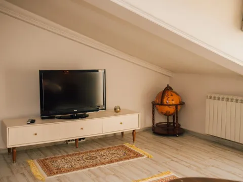 Rent, two bedroom apartment, 130m², Kotor, Crna Gora - image 12