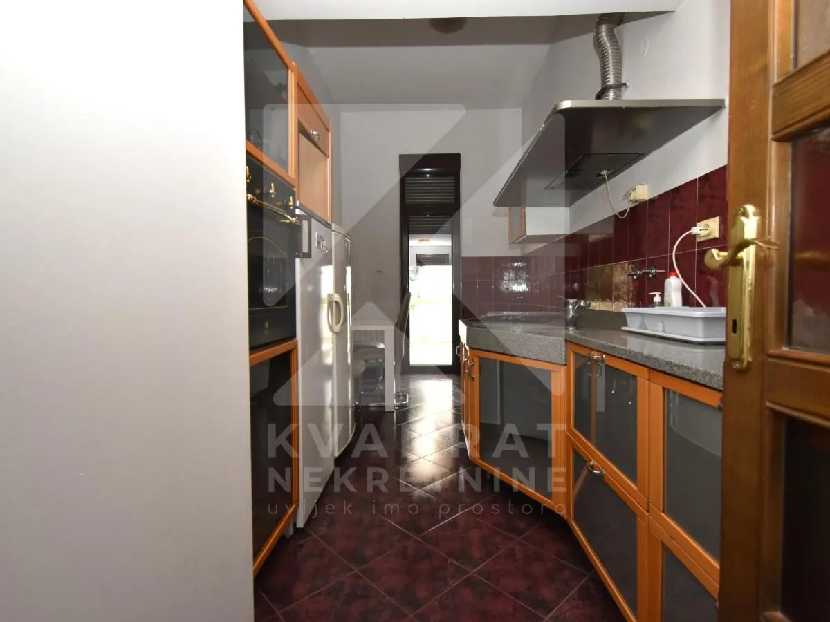 Rent, house, 300m², Gorica C, Podgorica