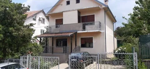 Kuća in Sremčica