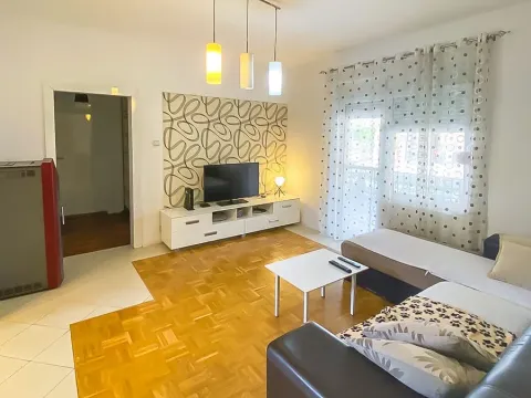 Prodaja, kuća, 200m², Konik, Podgorica - image 9