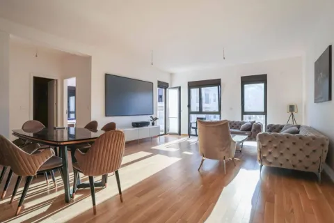 Sale, two bedroom apartment, 84m², Bečići, Budva - image 1