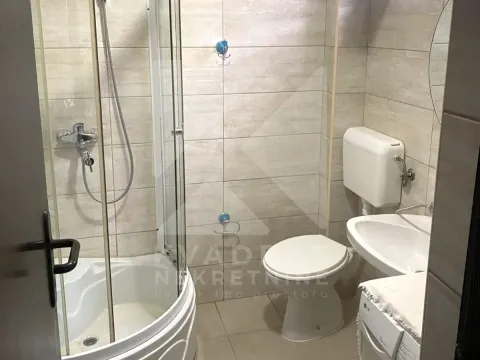 Izdavanje, jednosoban stan, 42m², Malo Brdo, Podgorica - image 6