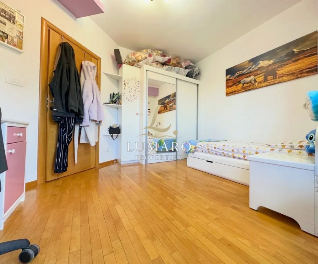 Prodaja, četvorosoban stan, 196m², Centar, Podgorica