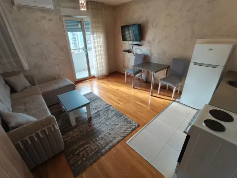 Izdavanje, garsonjera, 30m², Stari Aerodrom, Podgorica - image 7