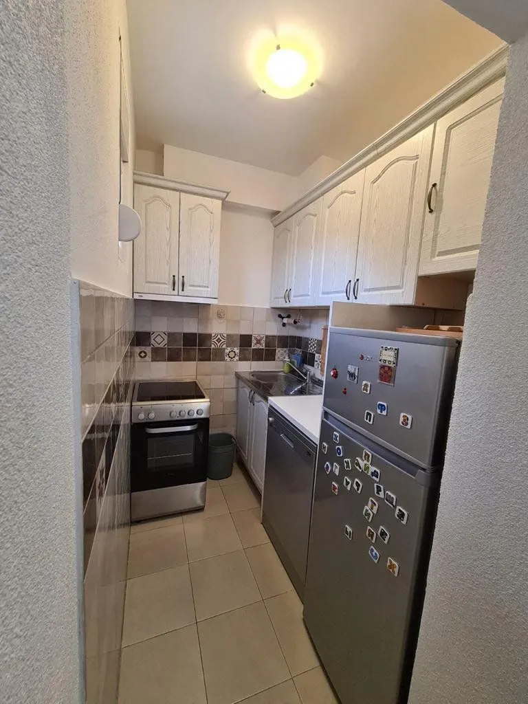 Izdavanje, dvosoban stan, 75m², Blok 5, Podgorica