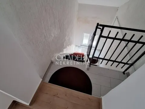 Izdavanje, jednosoban stan, 30m², Kanarevo Brdo, Beograd - image 3