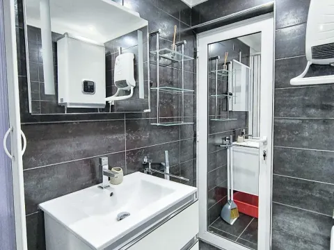 Izdavanje, jednosoban stan, 30m², Centar, Bar - image 8