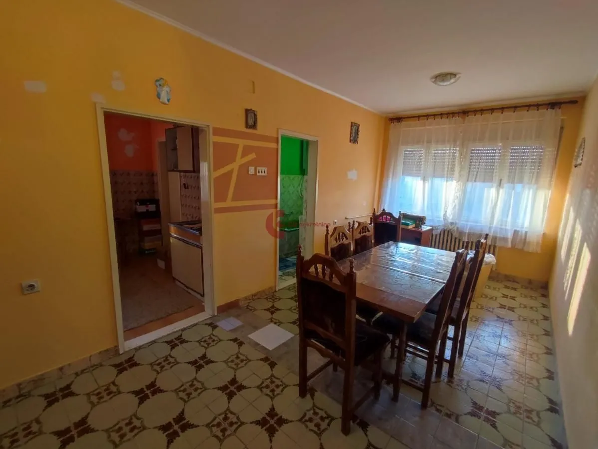 Prodaja, kuća, 250m², Novo Selo, Subotica