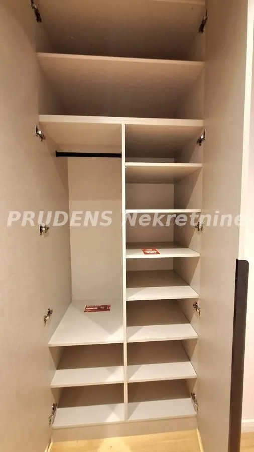 Izdavanje, dvosoban stan, 62m², Vračar Sve Podlokacije, Beograd
