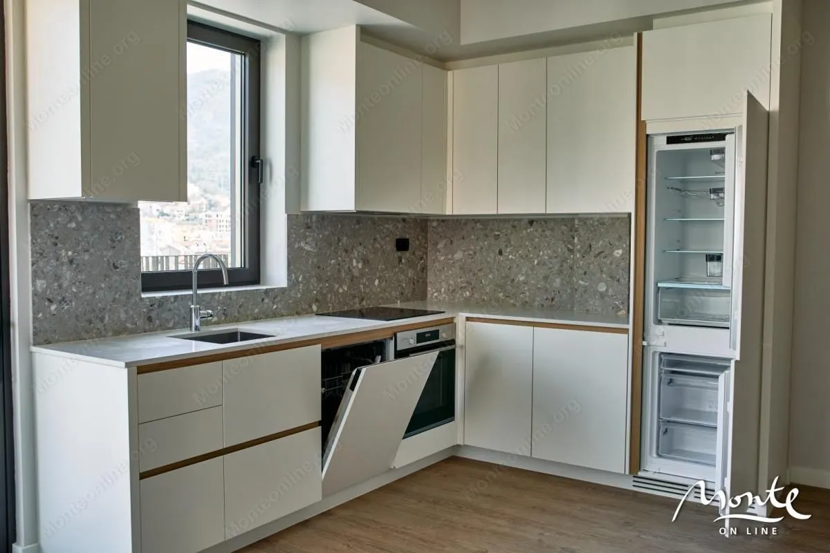 Prodaja, dvosoban stan, 102m², Tivat, Crna Gora