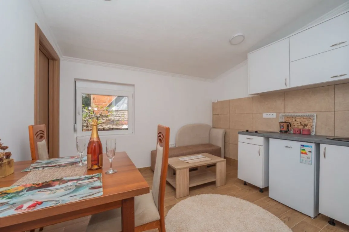 Rent, one bedroom apartment, 50m², Stari Bar, Bar