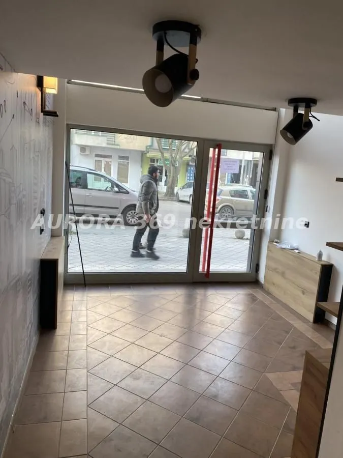 Izdavanje, poslovni prostor, 25m², Ruma, Srbija