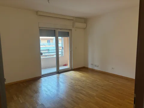 Rent, two bedroom apartment, 73m², City Kvart, Podgorica - image 2