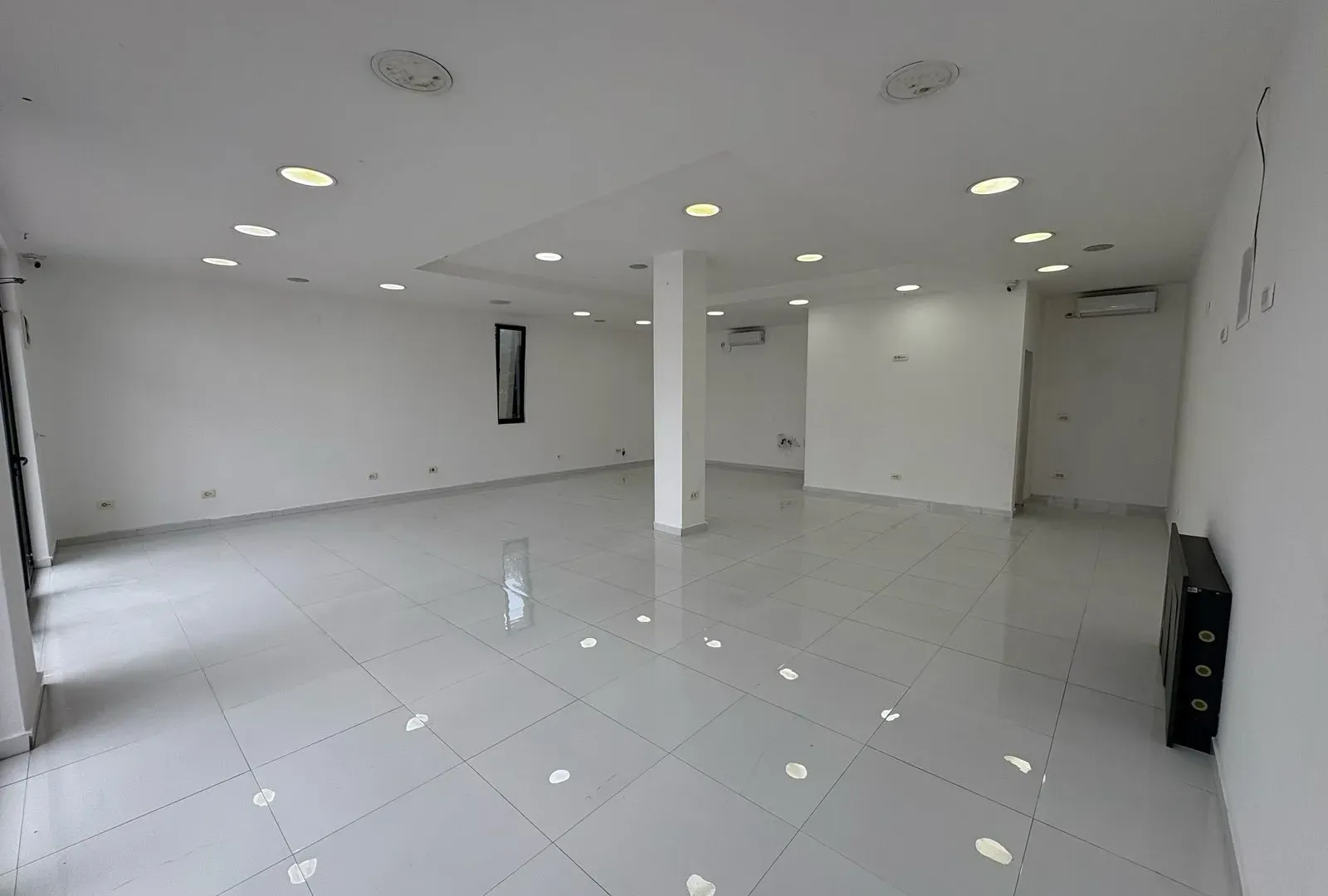 Izdavanje, poslovni prostor, 89m², Masline, Podgorica