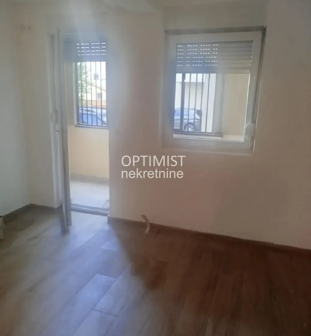 Izdavanje, trosoban stan, 70m², Borča 1, Borča Sve Podlokacije