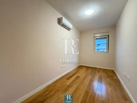 Izdavanje, trosoban stan, 97m², Central Point, Podgorica - image 11