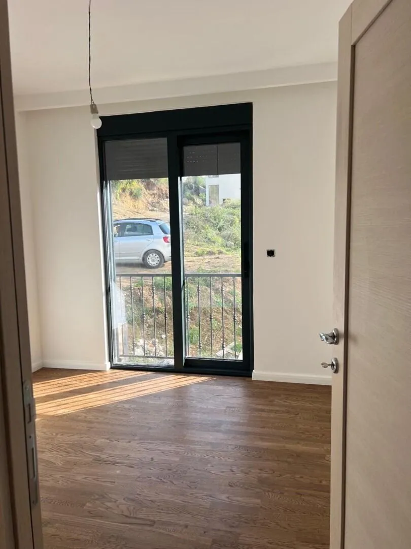 Prodaja, četvorosoban stan, 124m², Tivat, Crna Gora
