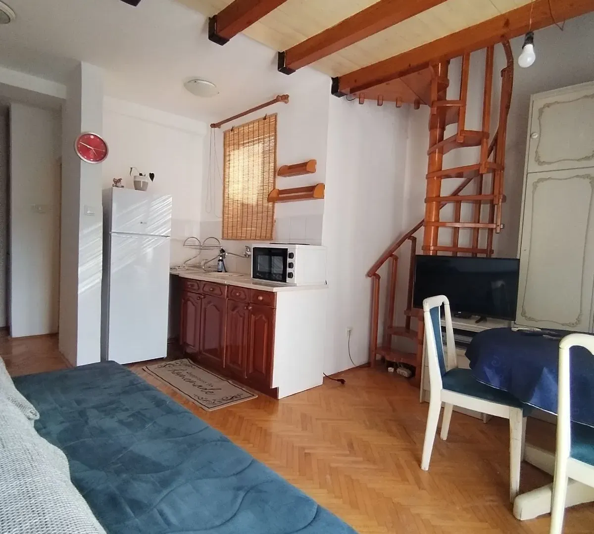 Izdavanje, garsonjera, 30m², Kalenić Pijaca, Vračar Sve Podlokacije