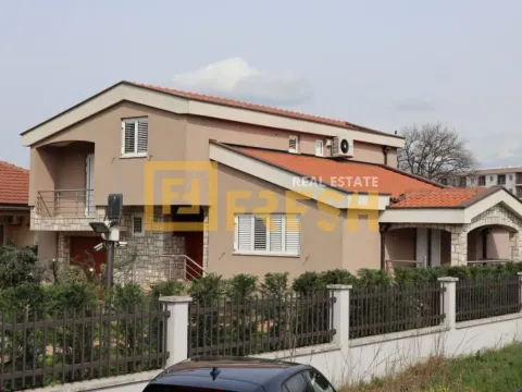 Sale, house, 200m², Zabjelo, Podgorica - image 11
