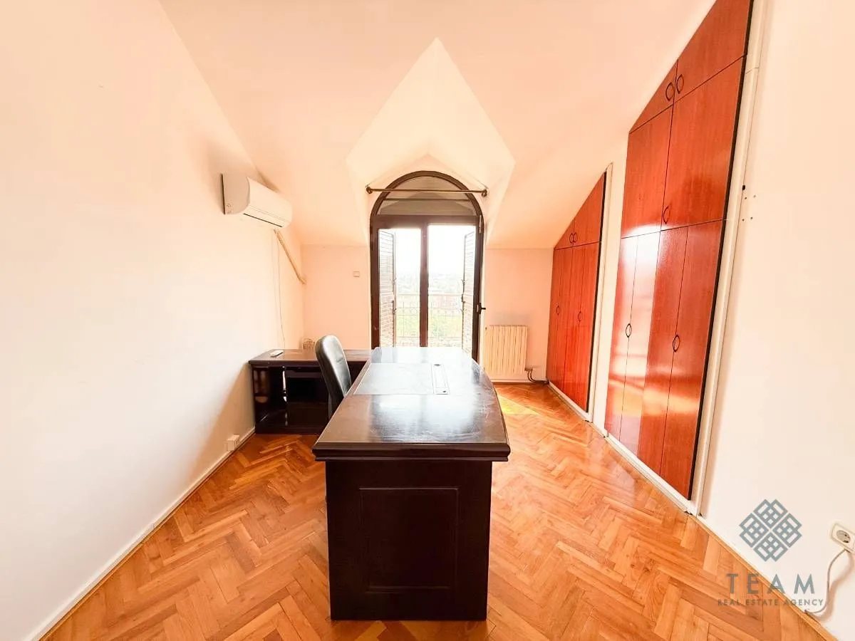 Rent, house, 460m², Gorica C, Podgorica
