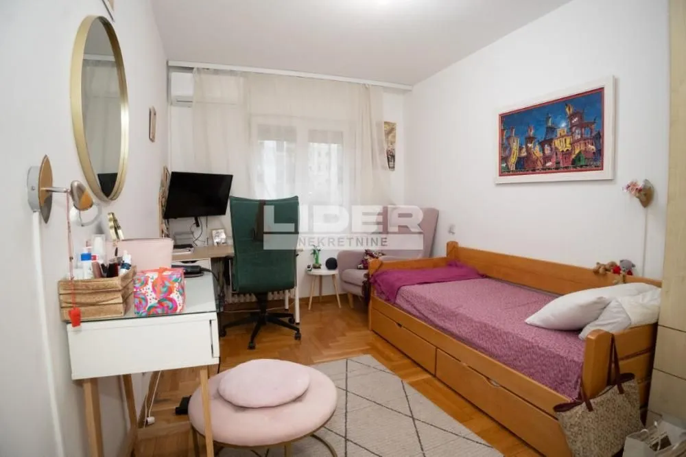 Prodaja, dvosoban stan, 74m², Novi Beograd Blok 63, Novi Beograd Sve Podlokacije