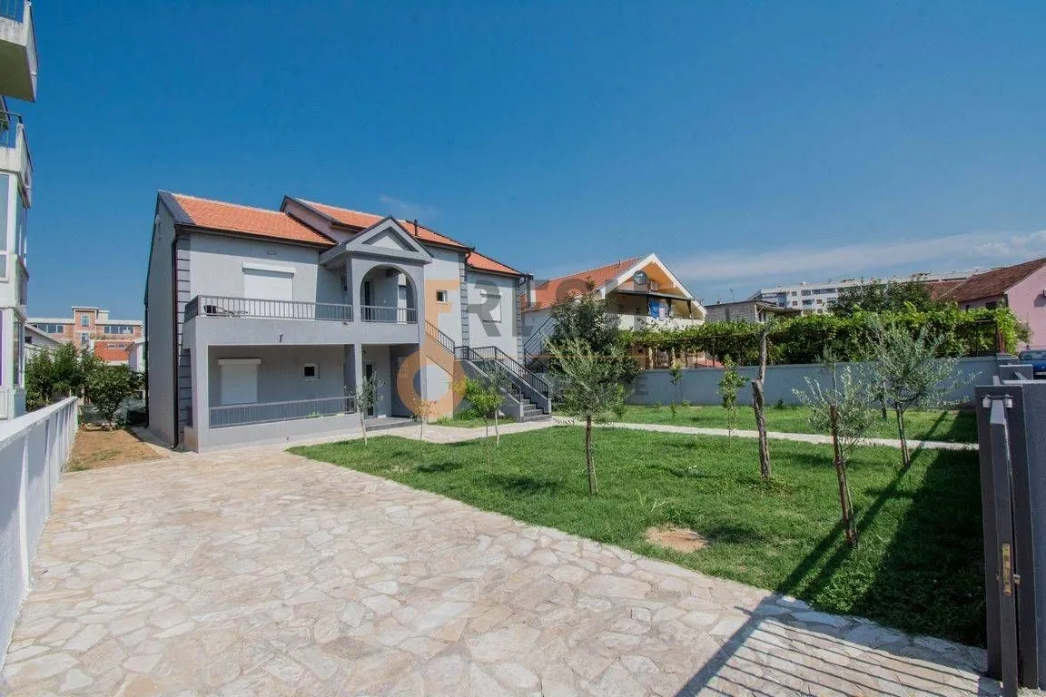 Prodaja, kuća, 450m², Stari Aerodrom, Podgorica