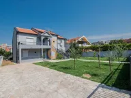 Prodaja, kuća, 450m², Stari Aerodrom, Podgorica - image 1
