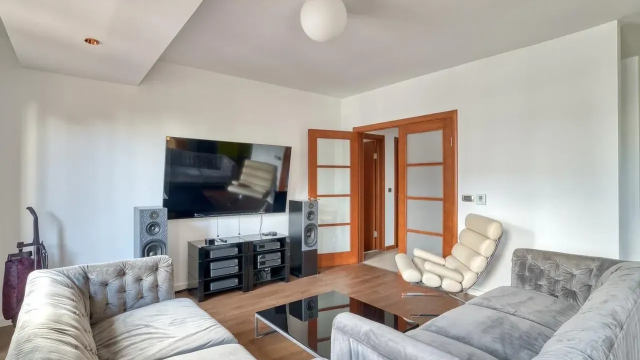 Izdavanje, dvosoban stan, 90m², Centar, Podgorica