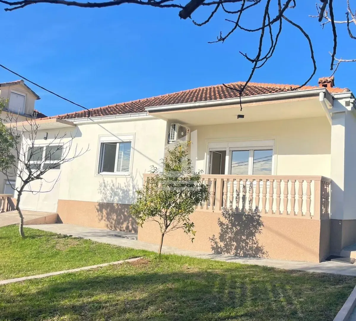 Prodaja, četvorosoban stan, 118m², Tivat, Crna Gora