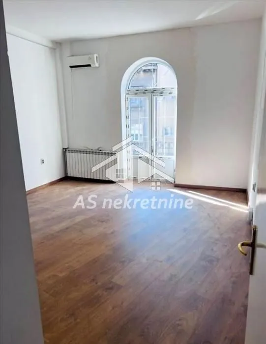 Rent, four bedroom apartment, 107m², Stari Grad, Beograd