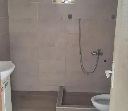 Izdavanje, kuća, 90m², Ledine, Beograd - image 8