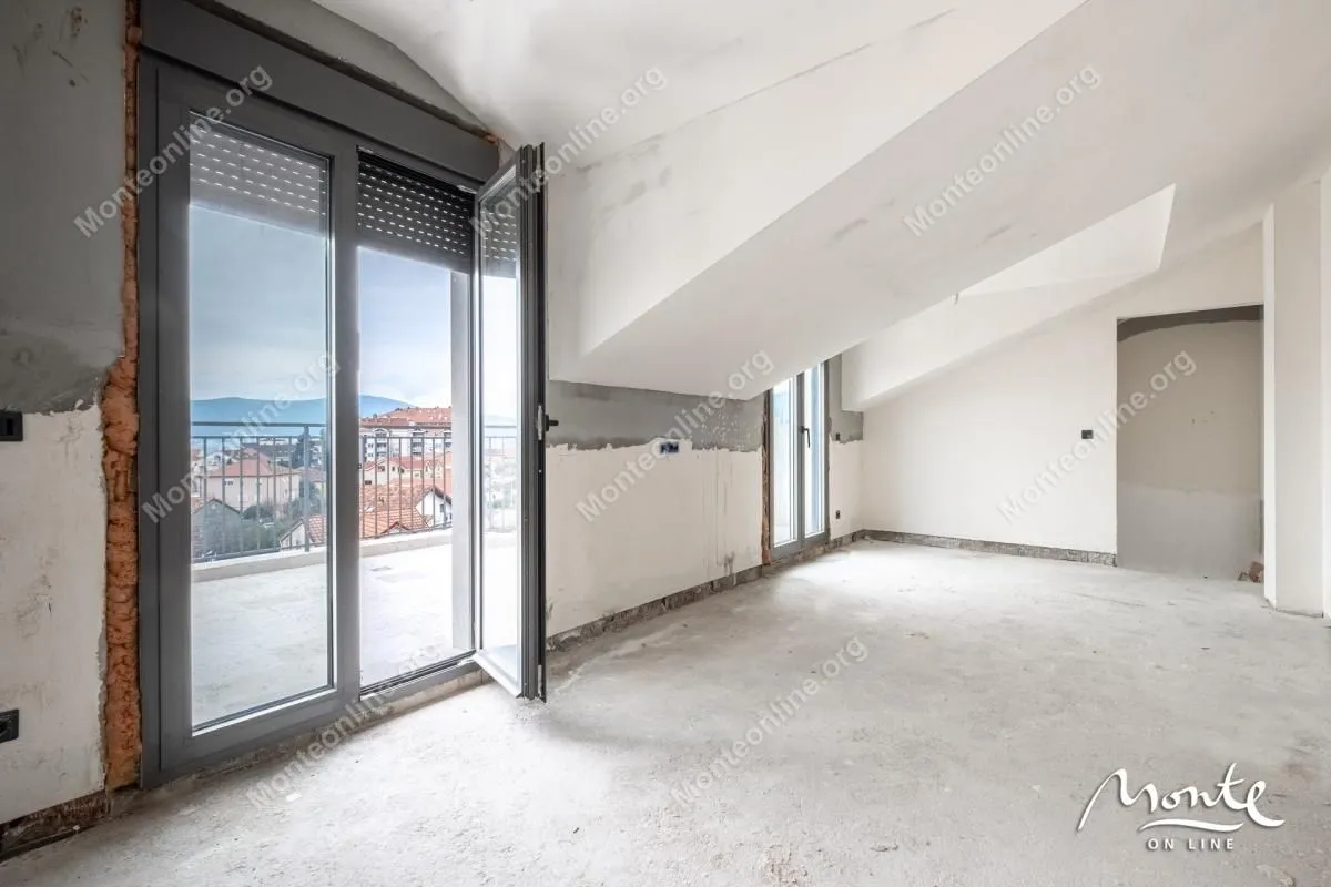 Prodaja, trosoban stan, 236m², Tivat, Crna Gora