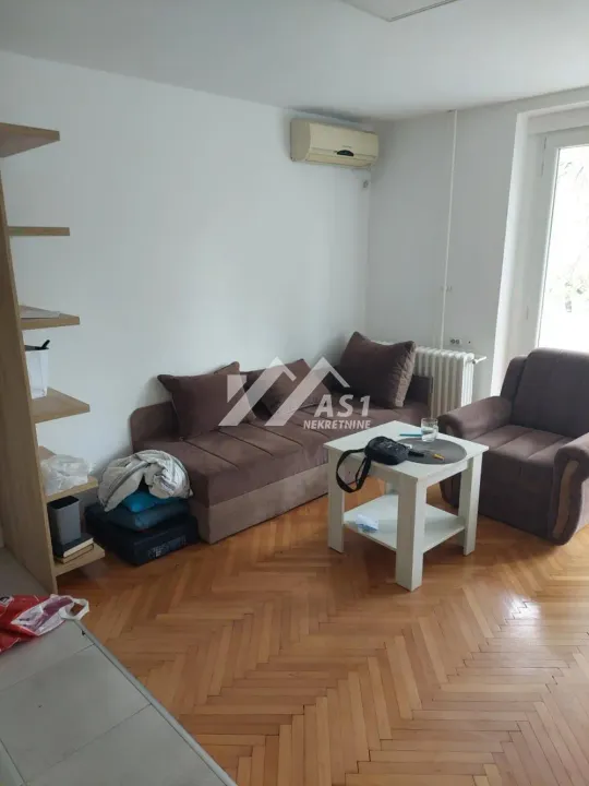 Izdavanje, trosoban stan, 50m², Detelinara, Novi Sad Sve Podlokacije