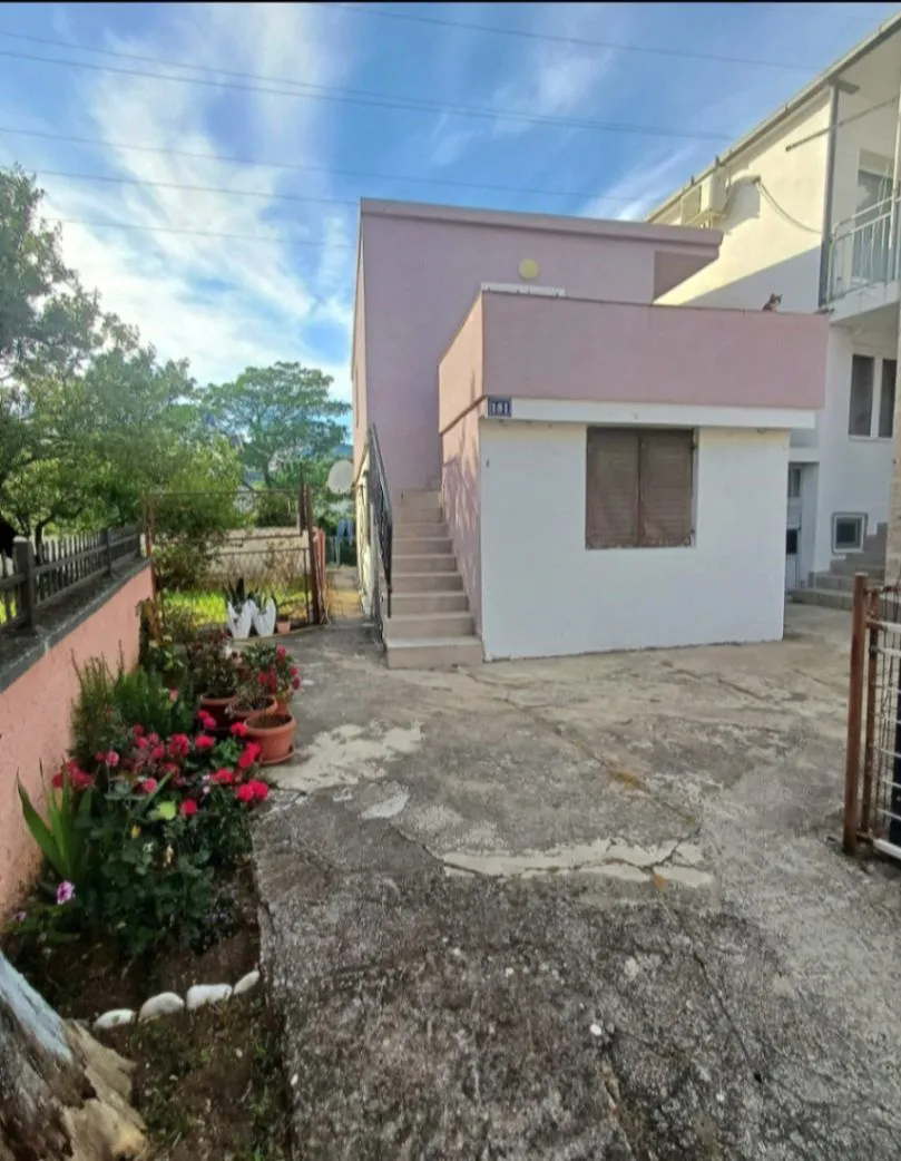 Prodaja, trosoban stan, 58m², Sutomore, Bar