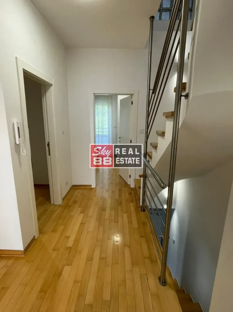 Izdavanje, kuća, 210m², Savski Venac, Beograd