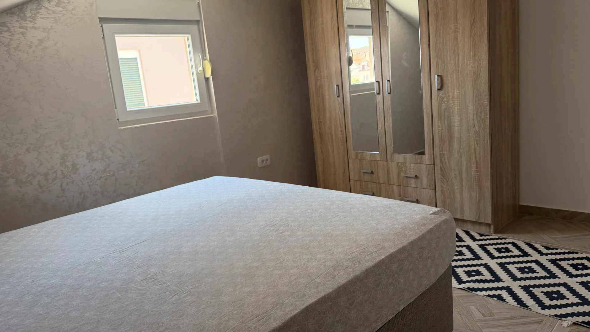 Rent, one bedroom apartment, 66m², Igalo, Herceg Novi