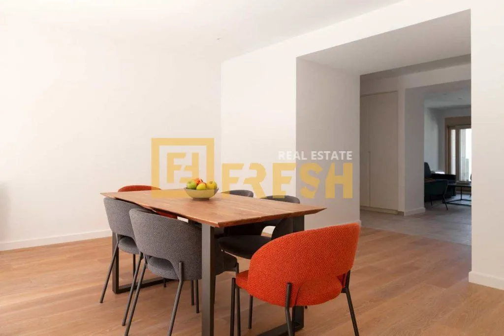 Prodaja, četvorosoban stan, 253m², Kotor, Crna Gora