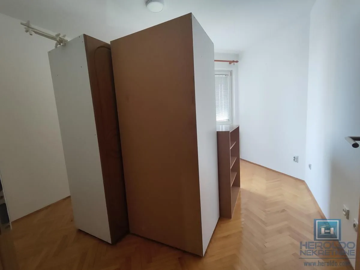 Prodaja, trosoban stan, 71m², Centar, Jagodina