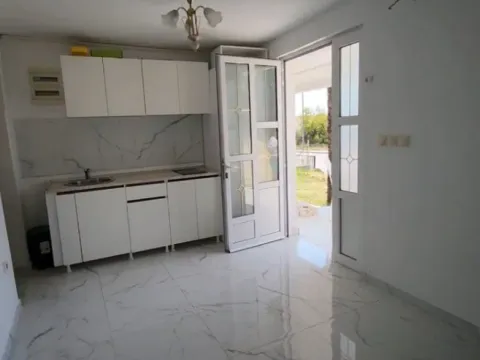 Sale, two bedroom apartment, 51m², Sutomore, Bar - image 2