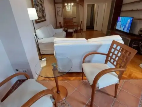 Izdavanje, trosoban stan, 70m², Pejton, Podgorica - image 13