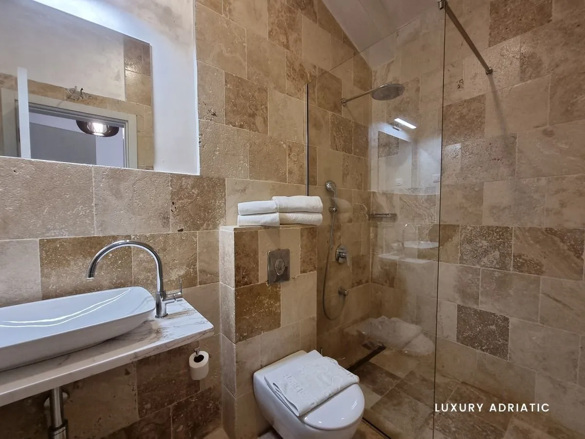 Sale, house, 1000m², Reževići, Budva