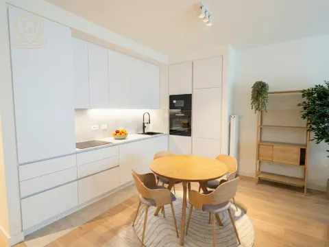 Izdavanje, trosoban stan, 82m², Savski Venac, Beograd - image 4