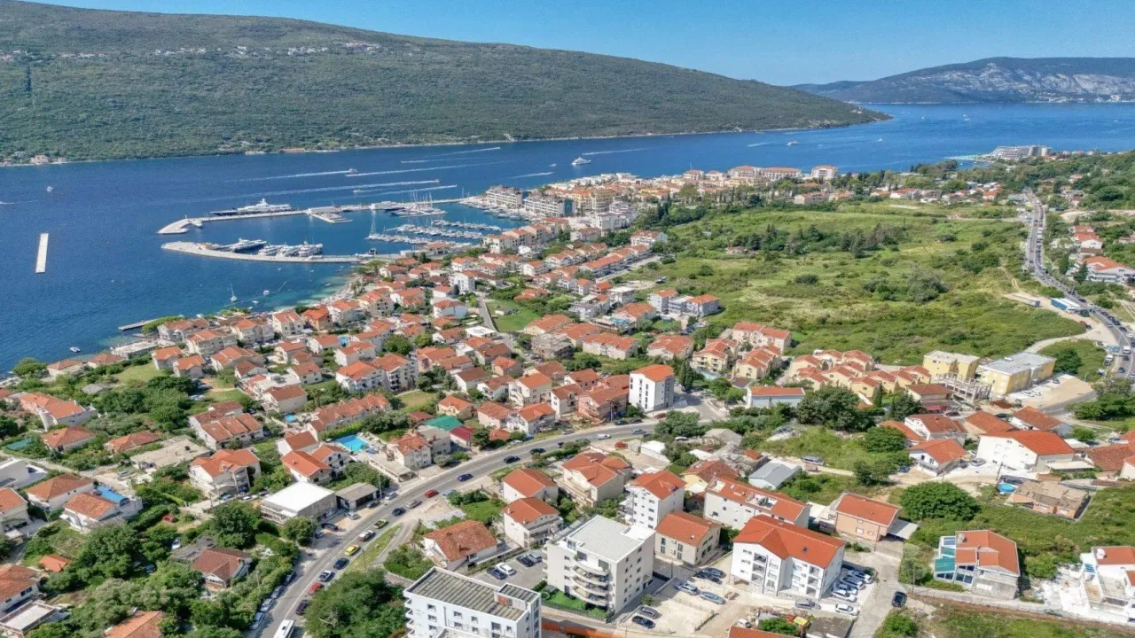 Prodaja, dvosoban stan, 80m², Đenovići, Herceg Novi