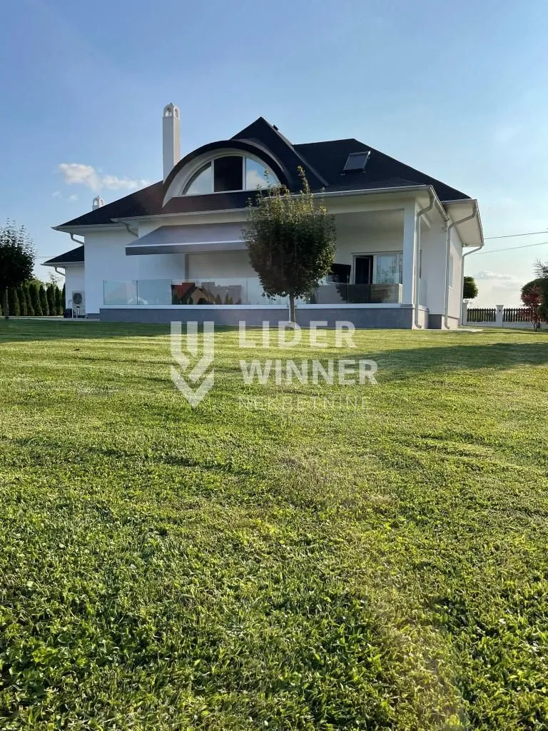 Prodaja, kuća, 203m², Centar, Ub