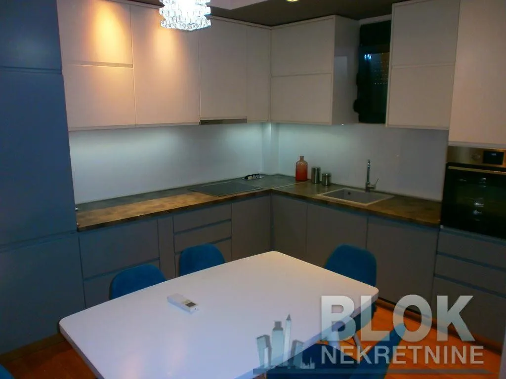 Izdavanje, trosoban stan, 105m², Dalmatinska ulica, Podgorica