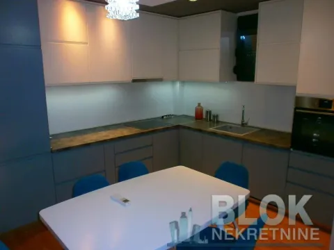 Izdavanje, trosoban stan, 105m², Dalmatinska ulica, Podgorica - image 10