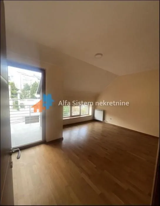 Rent, four bedroom apartment, 115m², Savski Venac, Beograd