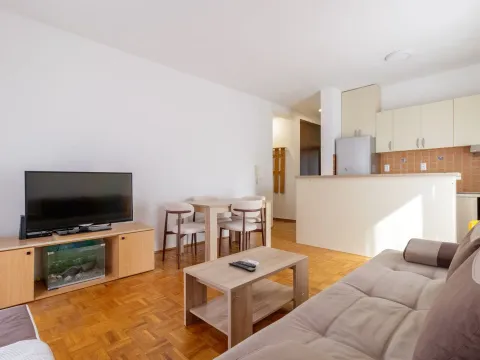 Rent, one bedroom apartment, 53m², Dumidran, Tivat - image 18