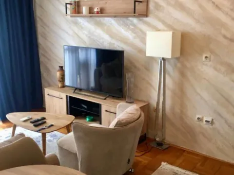 Izdavanje, jednosoban stan, 53m², Centar, Bar - image 3