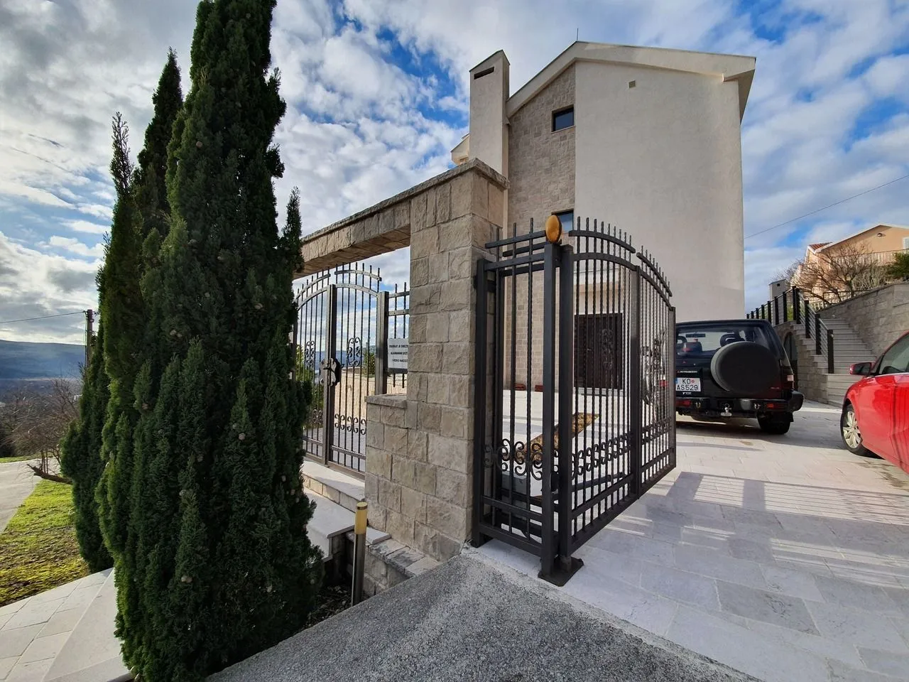 Sale, house, 310m², Dub, Kotor